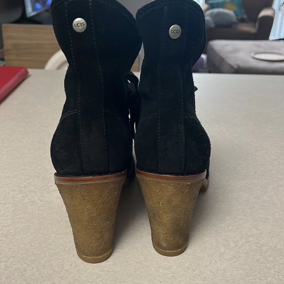 UGG BLACK BOOTIES - Picture 3 of 8